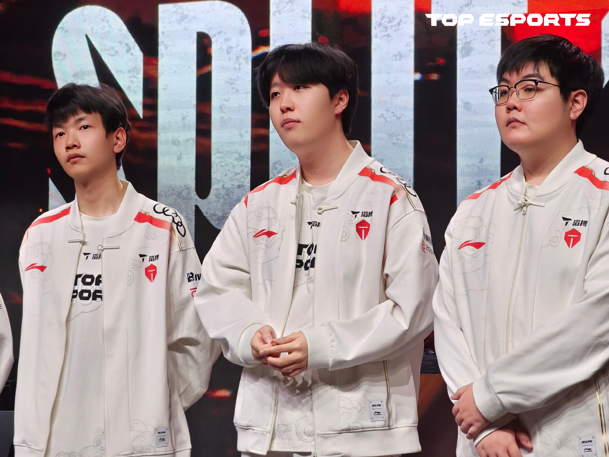 TES险胜RNG，Viper团战一打五焦点之战入围赛，锁定晋级资格