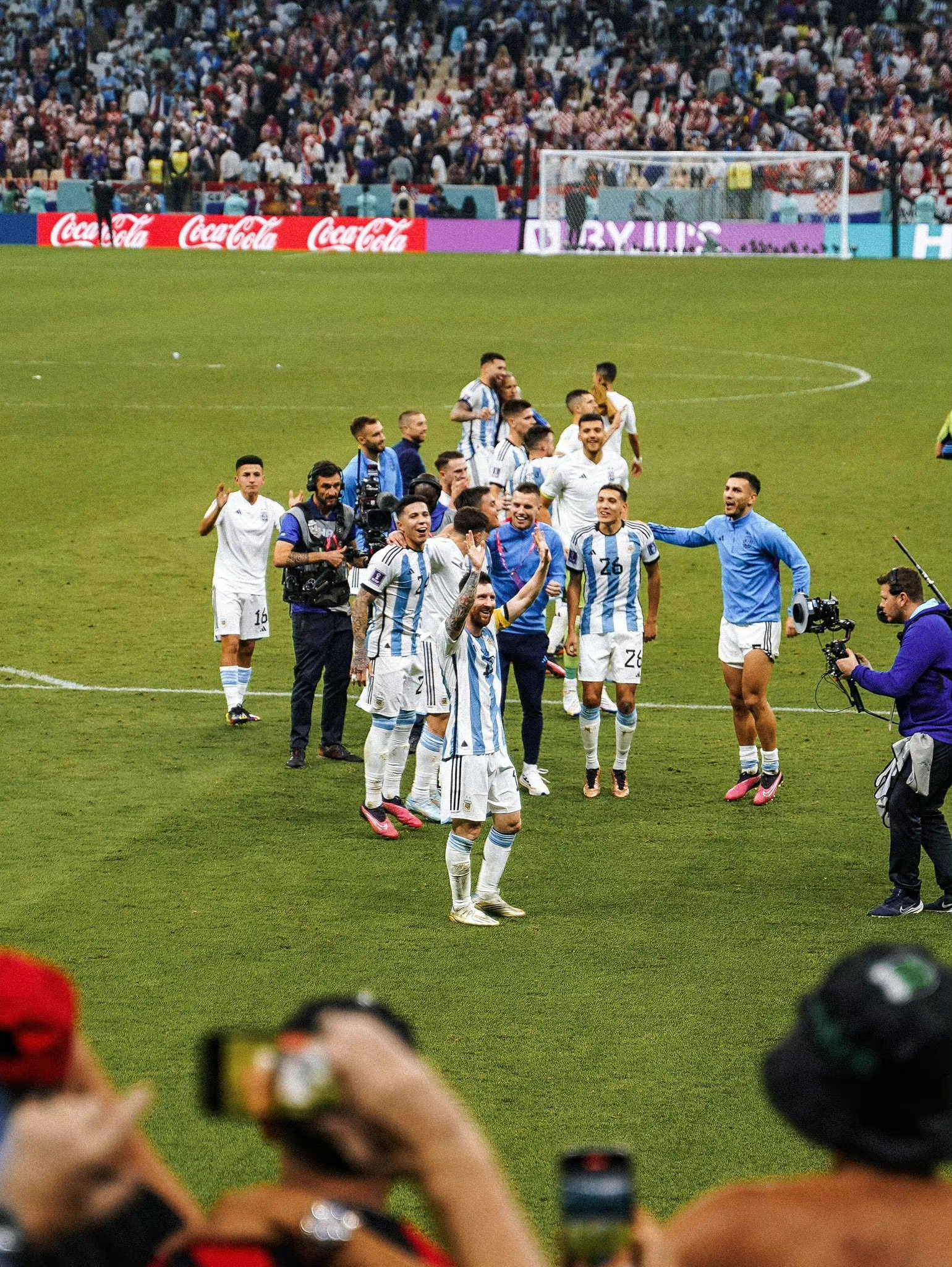 哥伦比亚力克乌拉圭，梅西点燃赛场