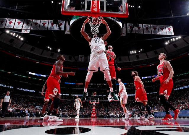 开云体育APP下载-爵士碾压公牛，戈贝尔扛起全队