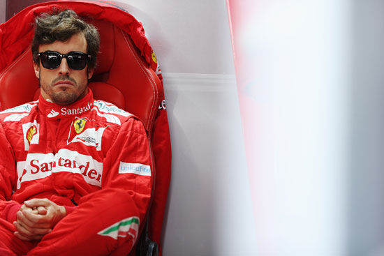 红牛车队绝杀迈凯伦，阿隆索扛起全队